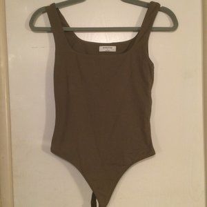 Babaton CONTOUR BODYSUIT in Olive Leaf Green
